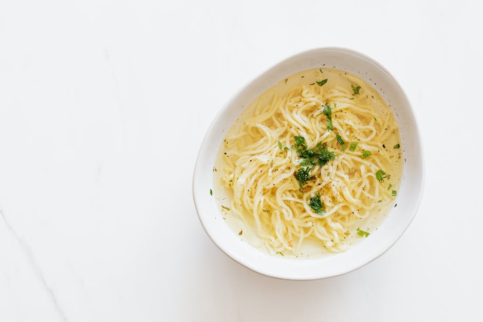 Wie lange muss man ein Ei im Topf kochen?